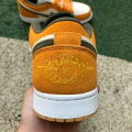 JORDAN 1 LOW SE LIGHT CURRY