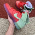 Dunk High SB Strawberry Cough