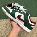 DUNK LOW GORGE GREEN TEAM RED