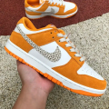 DUNK LOW SAFARI SWOOSH  KUMQUAT