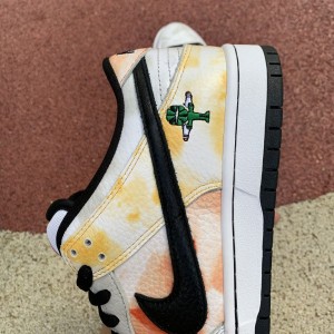 Dunk SB Low Tie-Dye Raygun  White