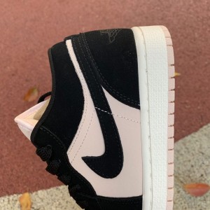 JORDAN 1 LOW BLACK GUAVA ICE (W)